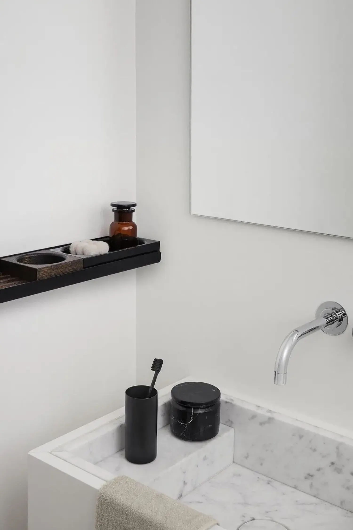 Hot Blomus - Shower Shelf - Black - MODO