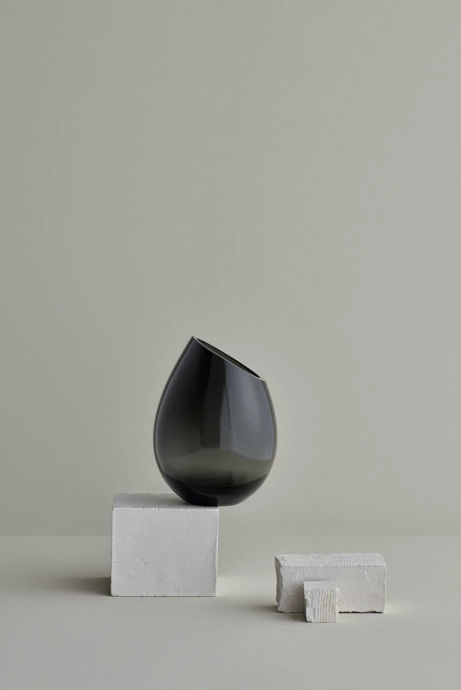 Hot Blomus - Vase - Smoke - DROP