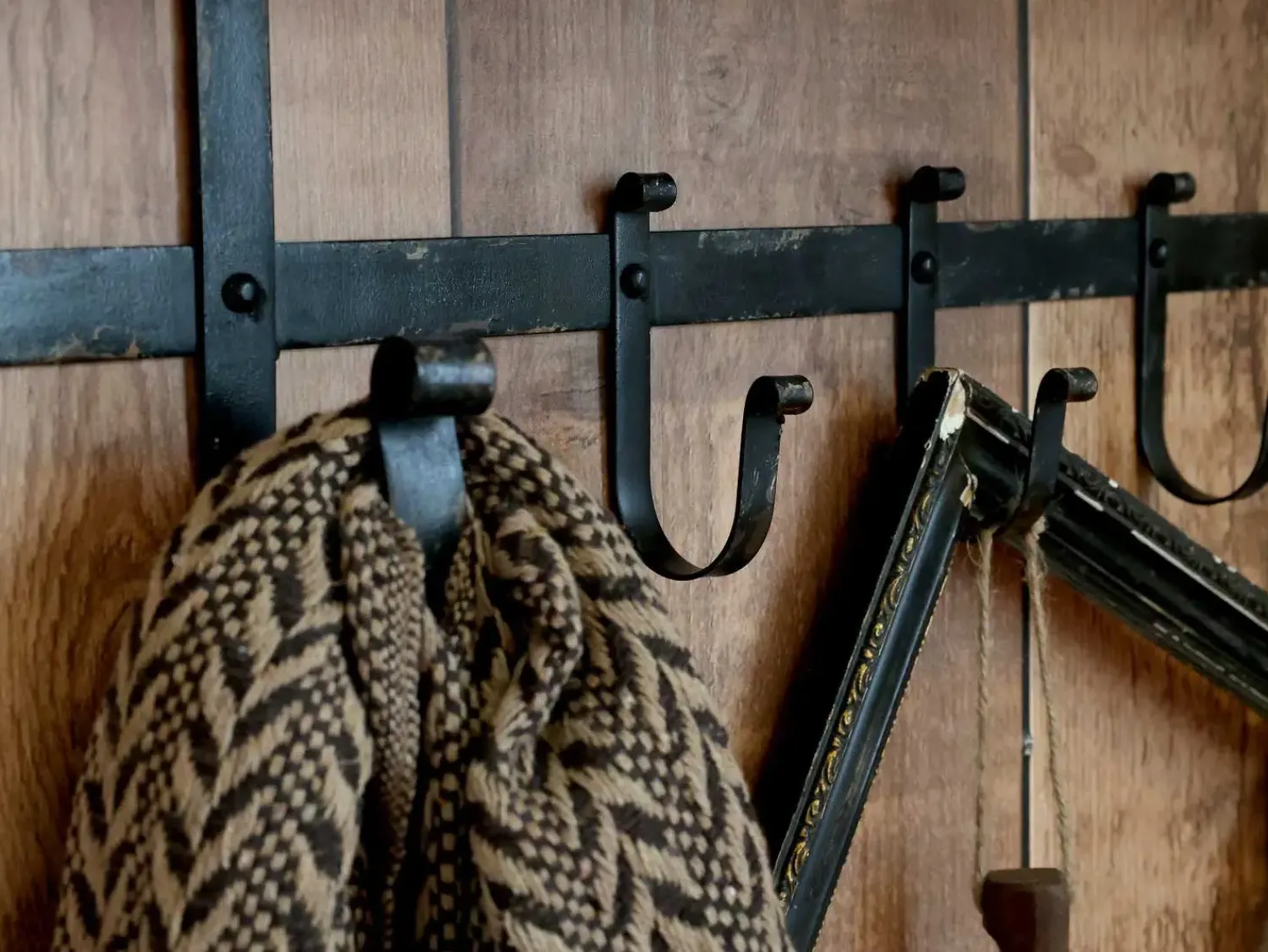 Best Chic Antique - Hylde med 5 knager - Antique Sort