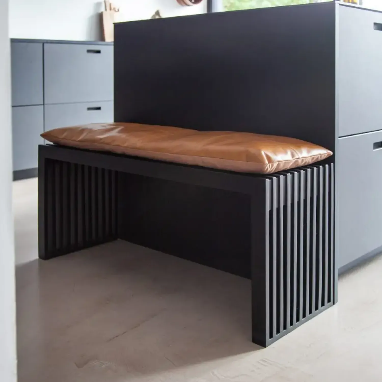 New Cinas - Rib bænk 104x35cm mahogni mat sort
