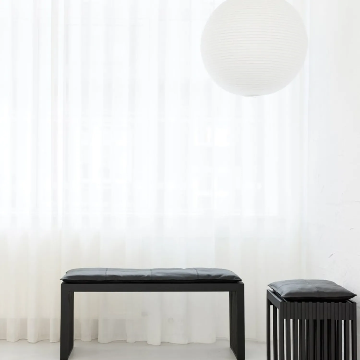 New Cinas - Rib bænk 104x35cm mahogni mat sort