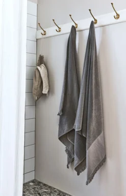 Best Compliments - Badeforhæng - Lumien shower curtain w/eyelets 200 cm - Sand