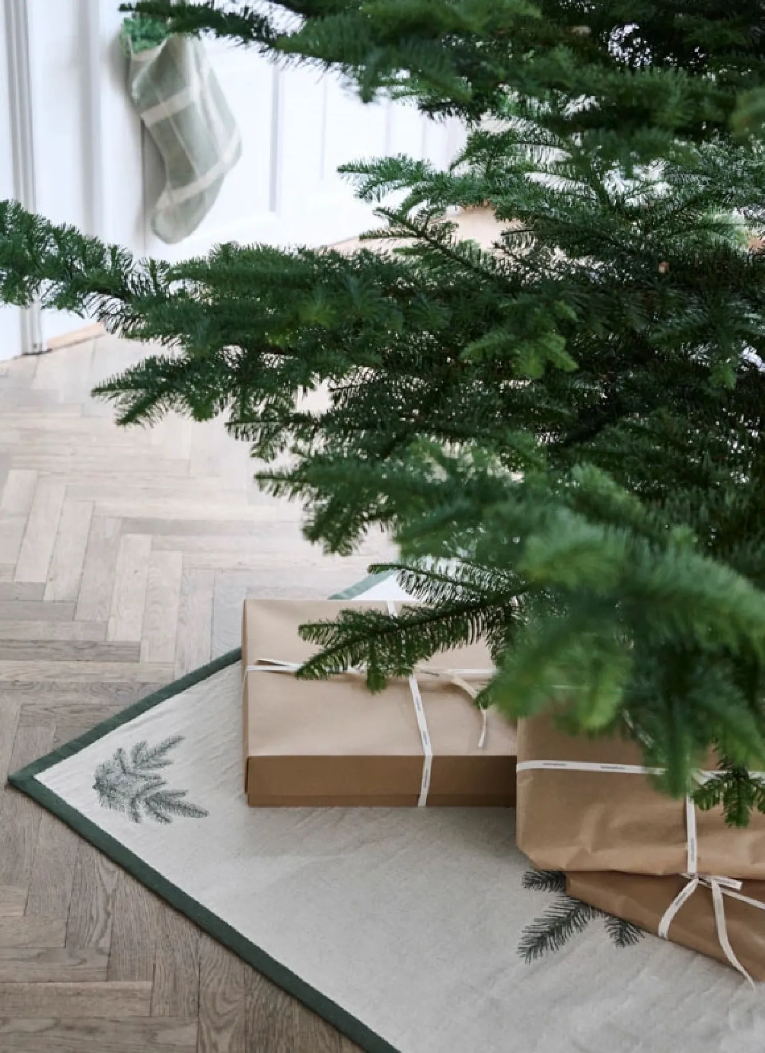 Outlet Compliments - Juletræstæppe - Baum Christmas Rug - Grå - 130x130 cm