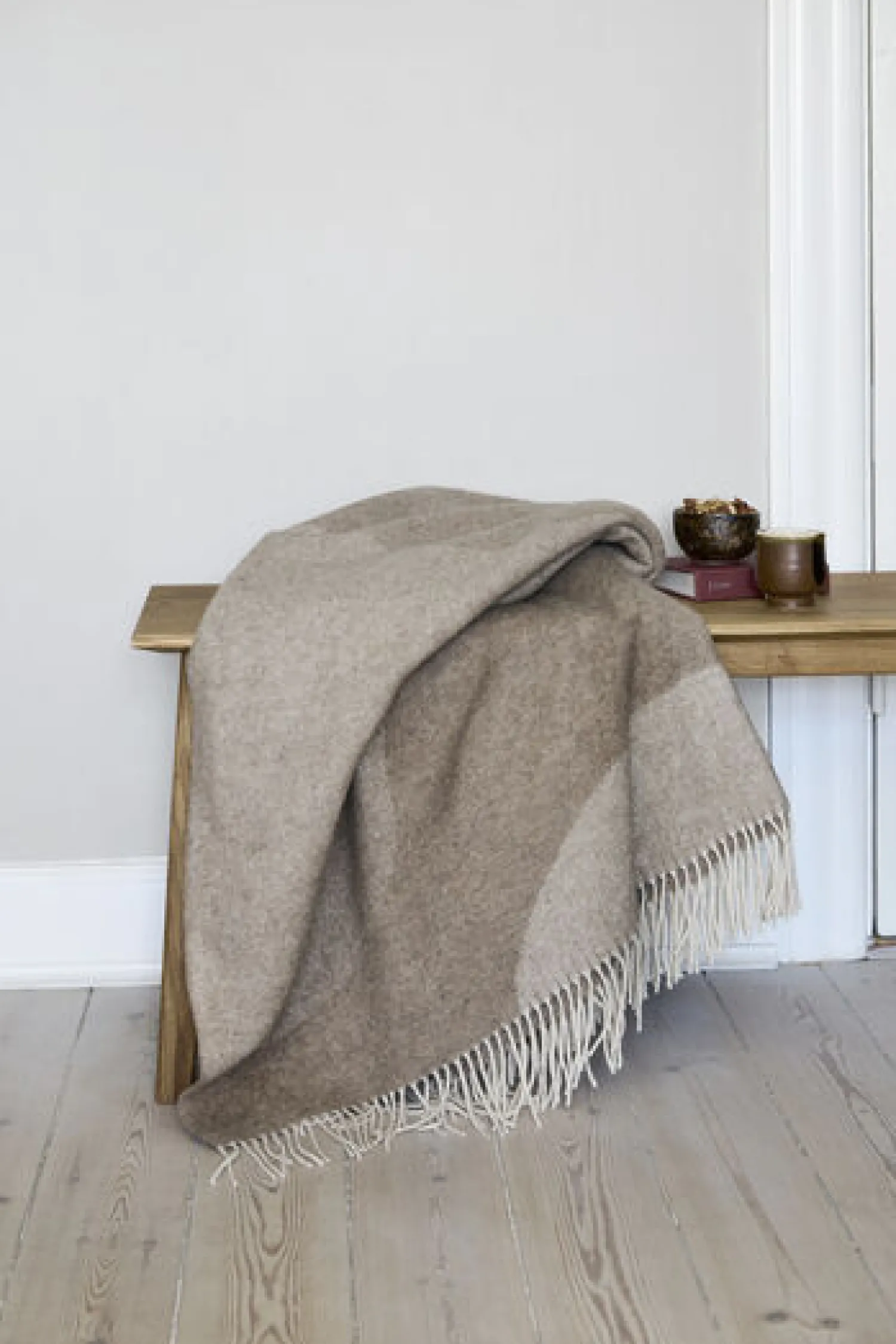 Clearance Compliments - Plaid - Waves Throw 140x200 cm - Sand