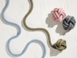 Sale Design House Stockholm pude - Knot pude i lysegrå
