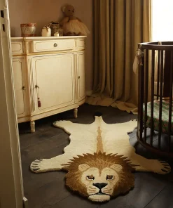 New Doing Goods - Moody Lion Gulvtæppe - Large - 152x95x2 cm