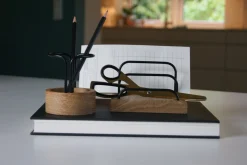New Dot Aarhus - Brass Dock - Tabletholder - Eg/Sort