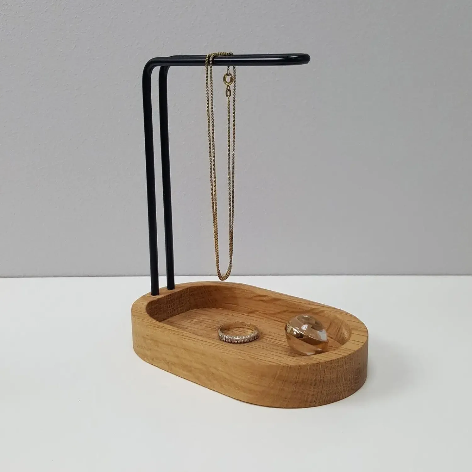 Clearance Dot Aarhus - Hang On - Smykkeholder - Eg/Sort