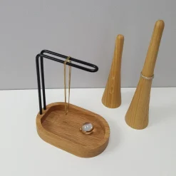 Clearance Dot Aarhus - Hang On - Smykkeholder - Eg/Sort