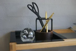 Hot Dot Aarhus - Pen-Up - Holder til blyanter & kuglepenne - Valnød/Sort