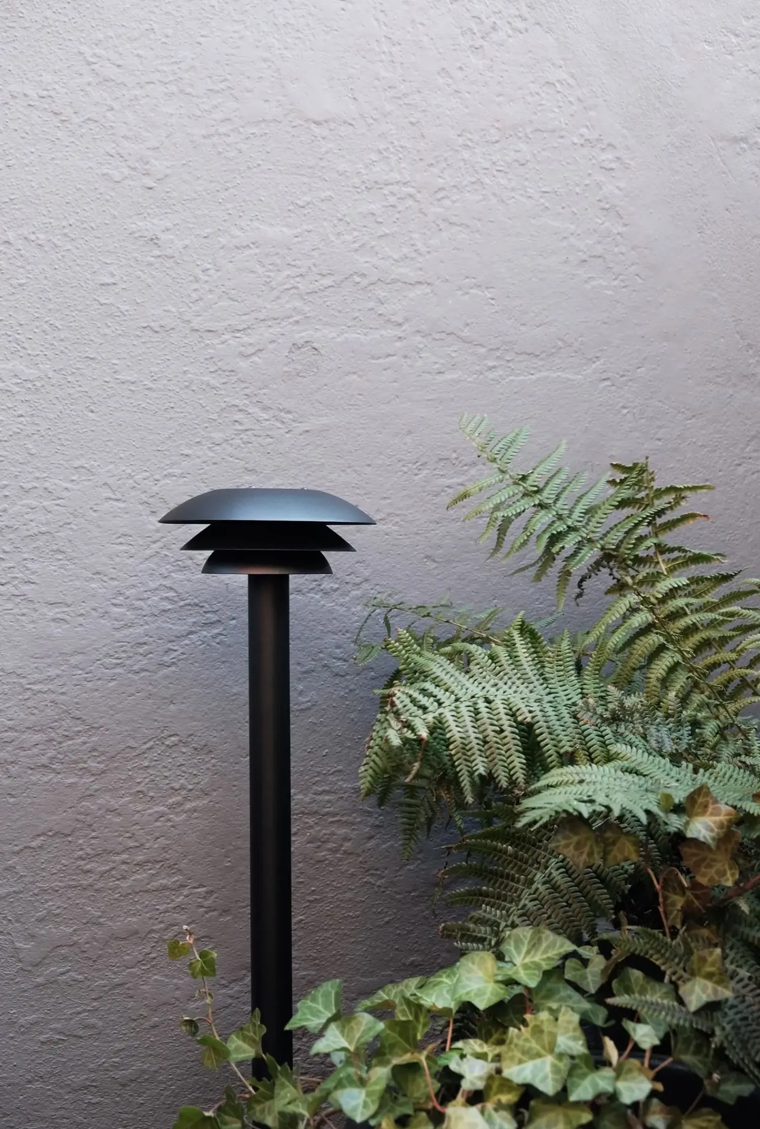 Clearance Dyberg Larsen - DL31 bedlampe - udendørs - sort (højde 100 cm)