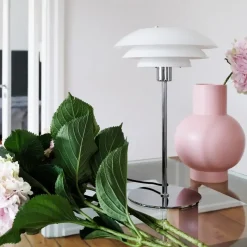 Dyberg Larsen - DL31 Opal bordlampe - Opal/Krom