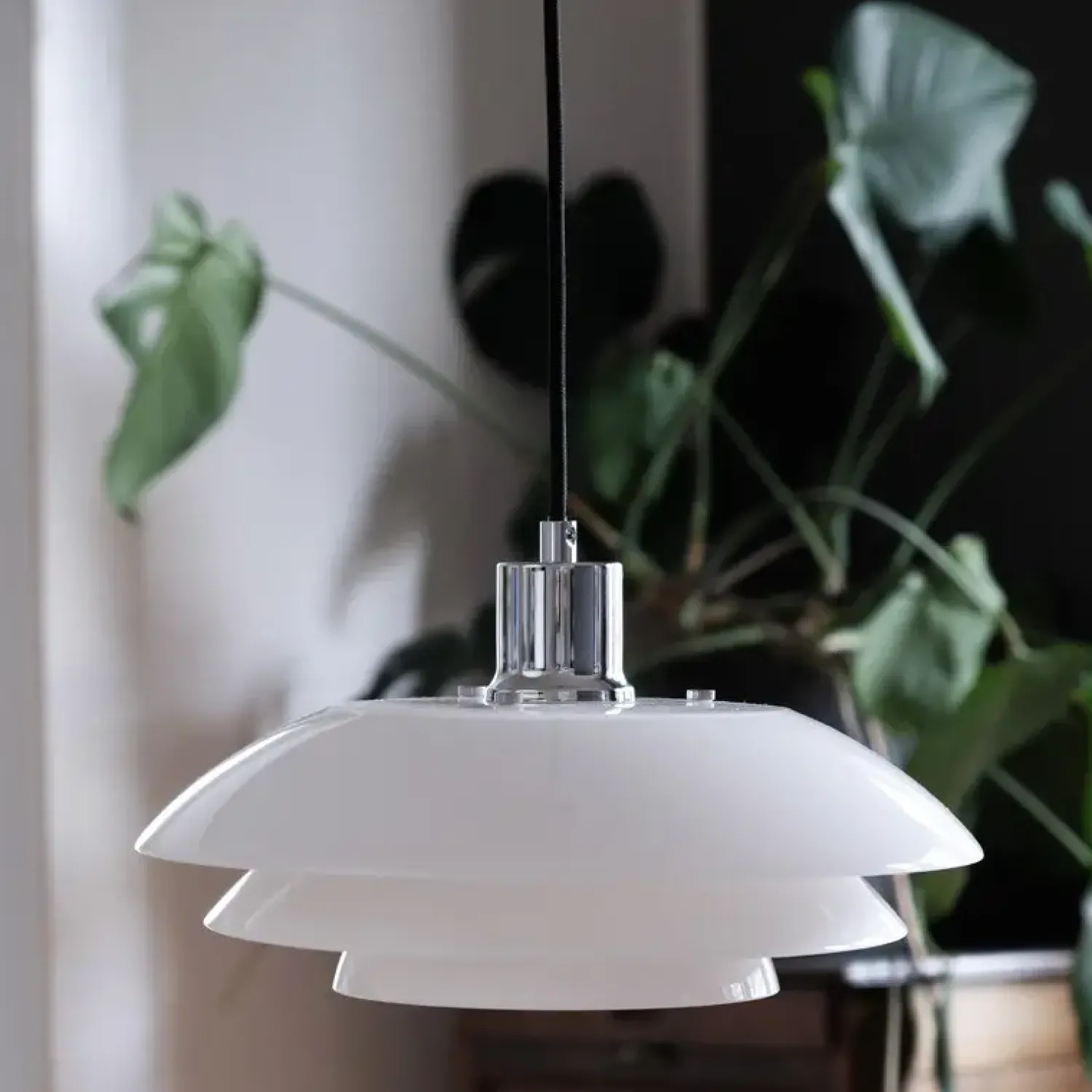 Best Dyberg Larsen - DL31 Opal pendel (Ø31 cm) - Opal/Krom