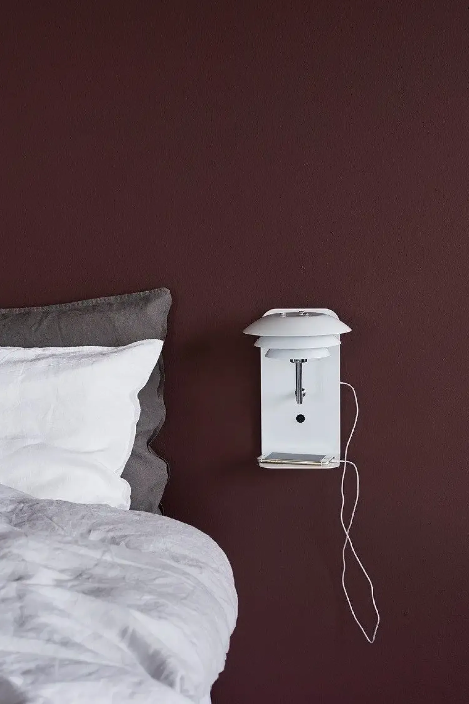 Online Dyberg Larsen - DL20 USB Hylde inkl. Lampe - Hvid
