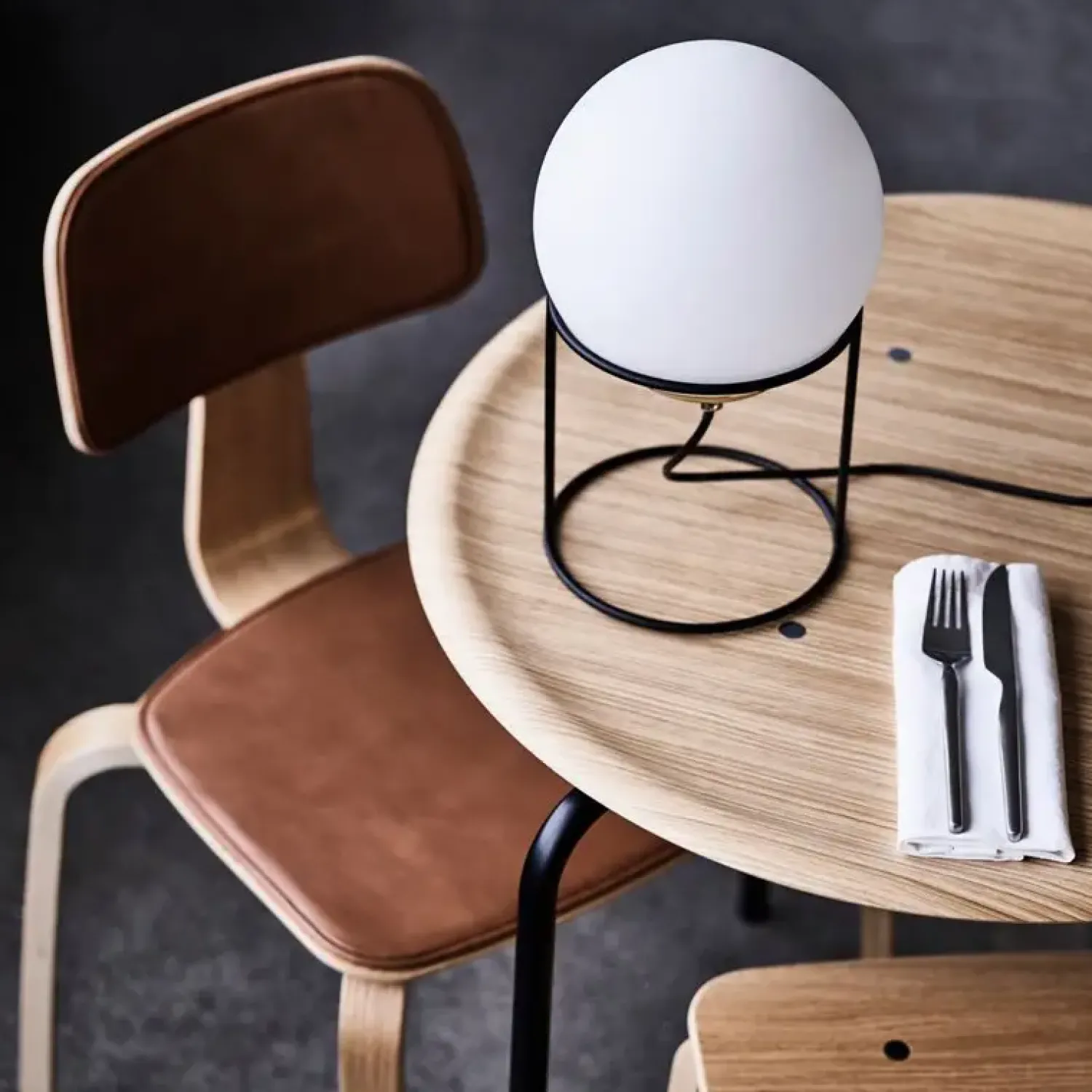 Outlet Dyberg Larsen - Moon bordlampe - Hvid
