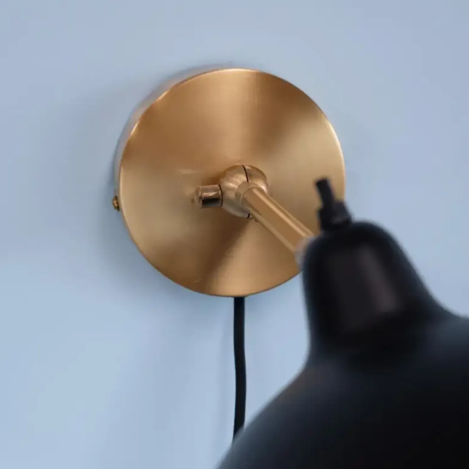 New Dyberg Larsen - Væglampe - Futura Antik, Sort og messing, Ø: 26 cm