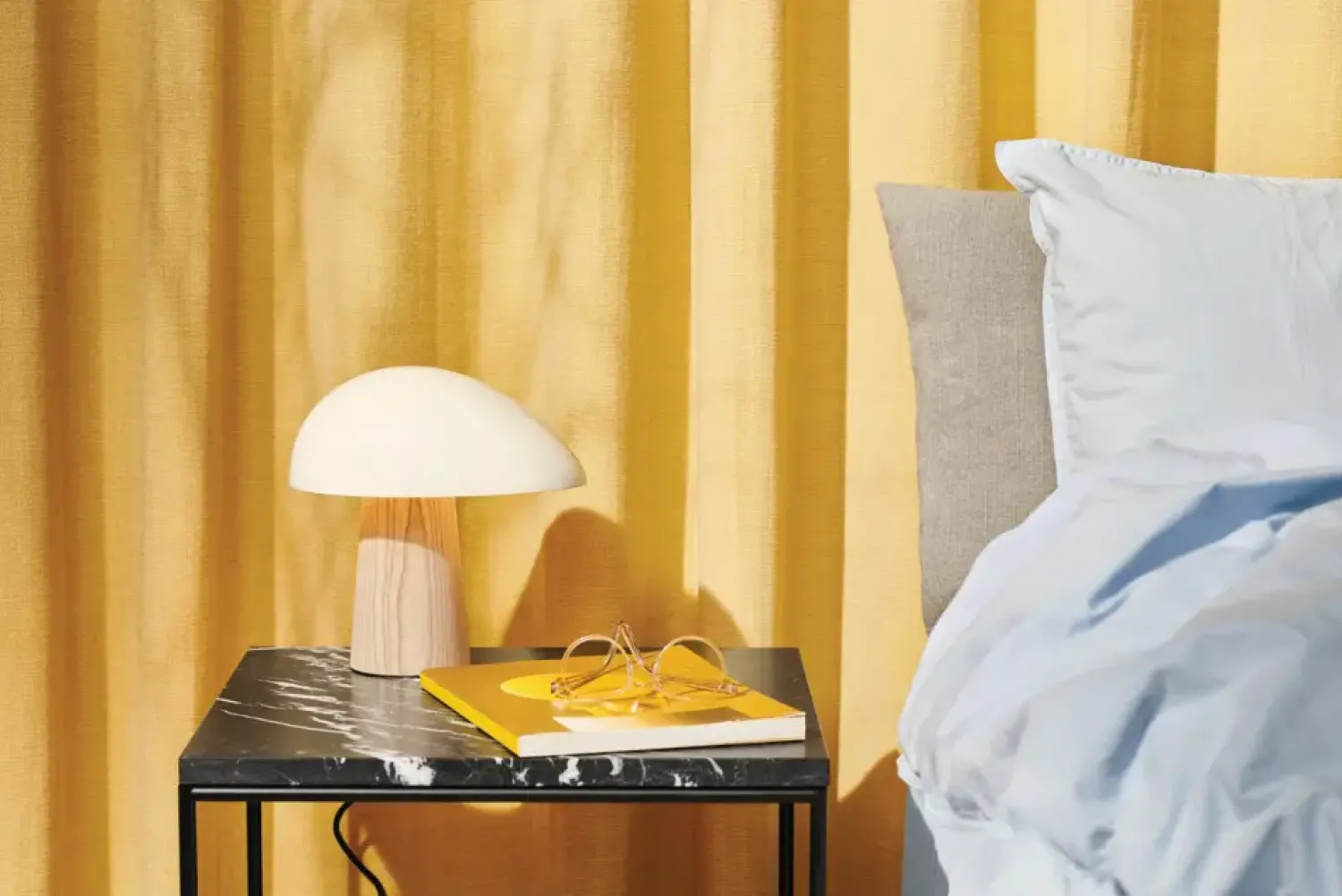 Sale Fritz Hansen - Bordlampe - Night Owl - Hvid/Ask