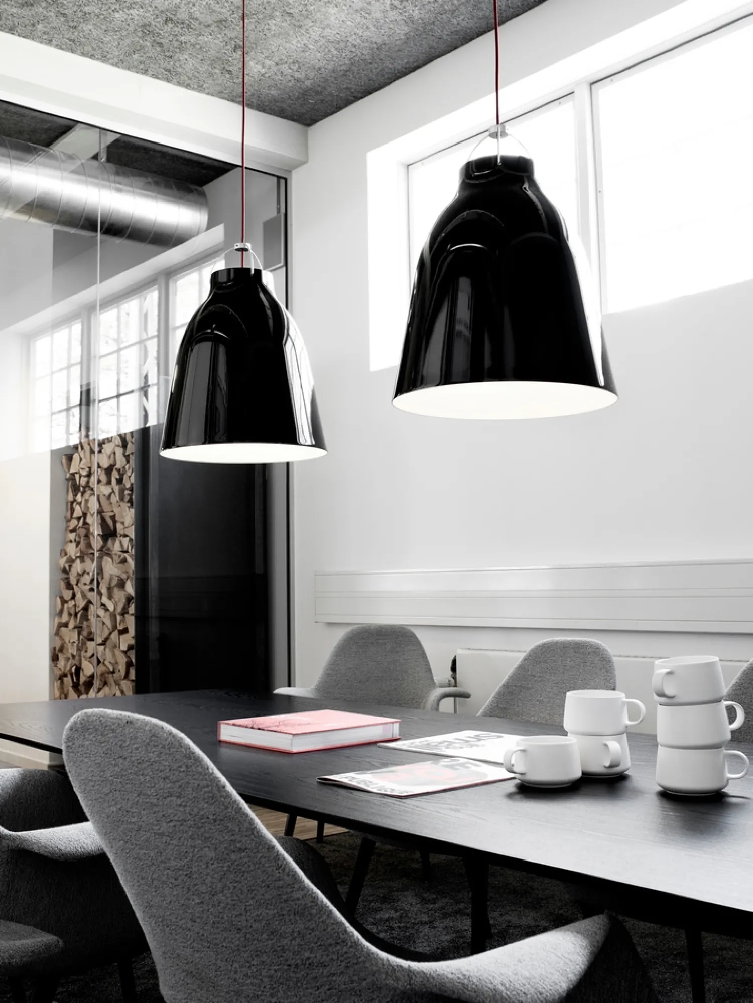 Sale Fritz Hansen - Loftlampe - Caravaggio - Sort - P3 Large - Rød ledning 6m