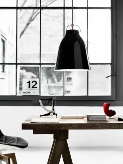 Sale Fritz Hansen - Loftlampe - Caravaggio - Sort - P3 Large - Rød ledning 6m