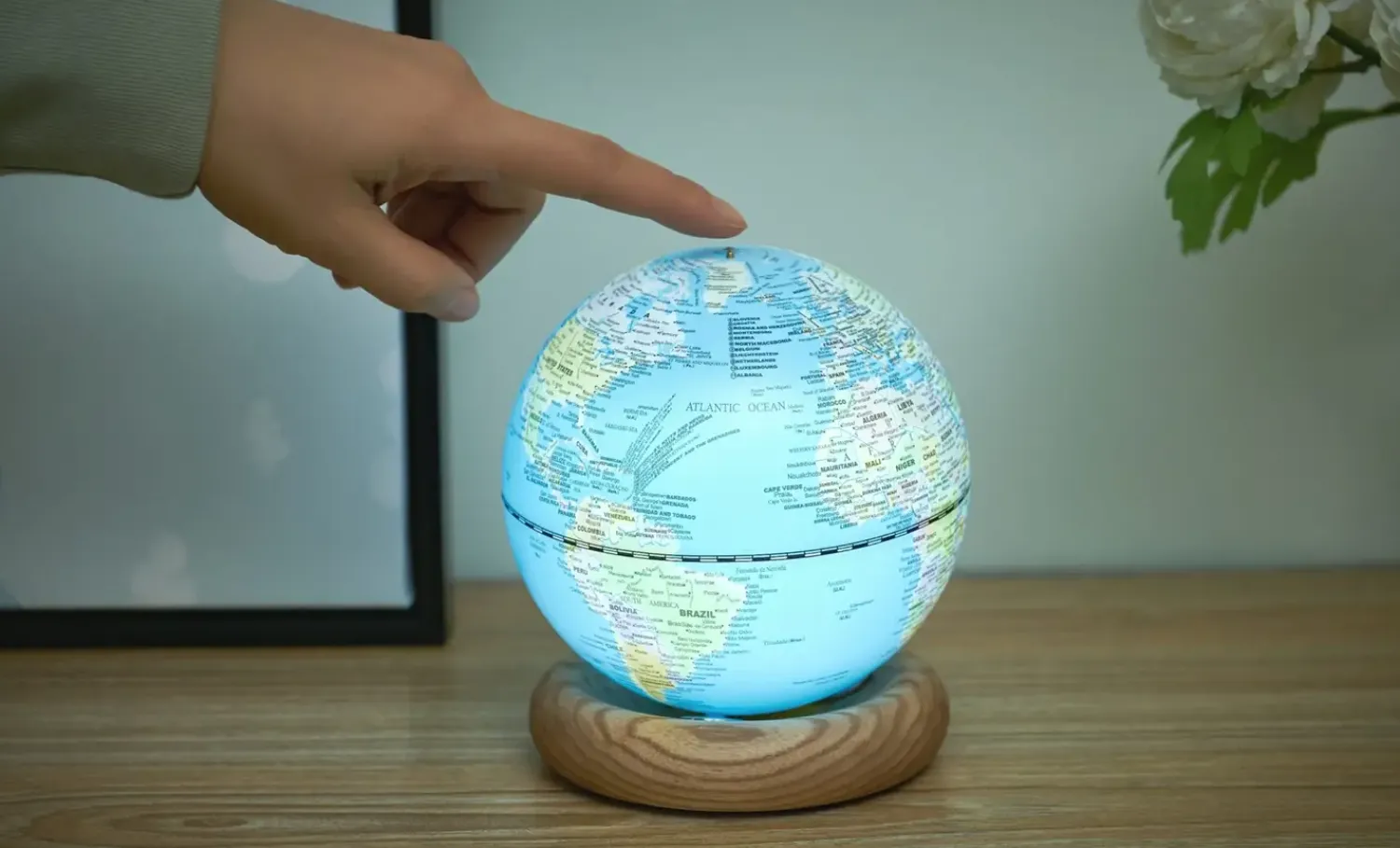 Gingko - Atlas Globe Lamp - Lightblue Mini White Ash base