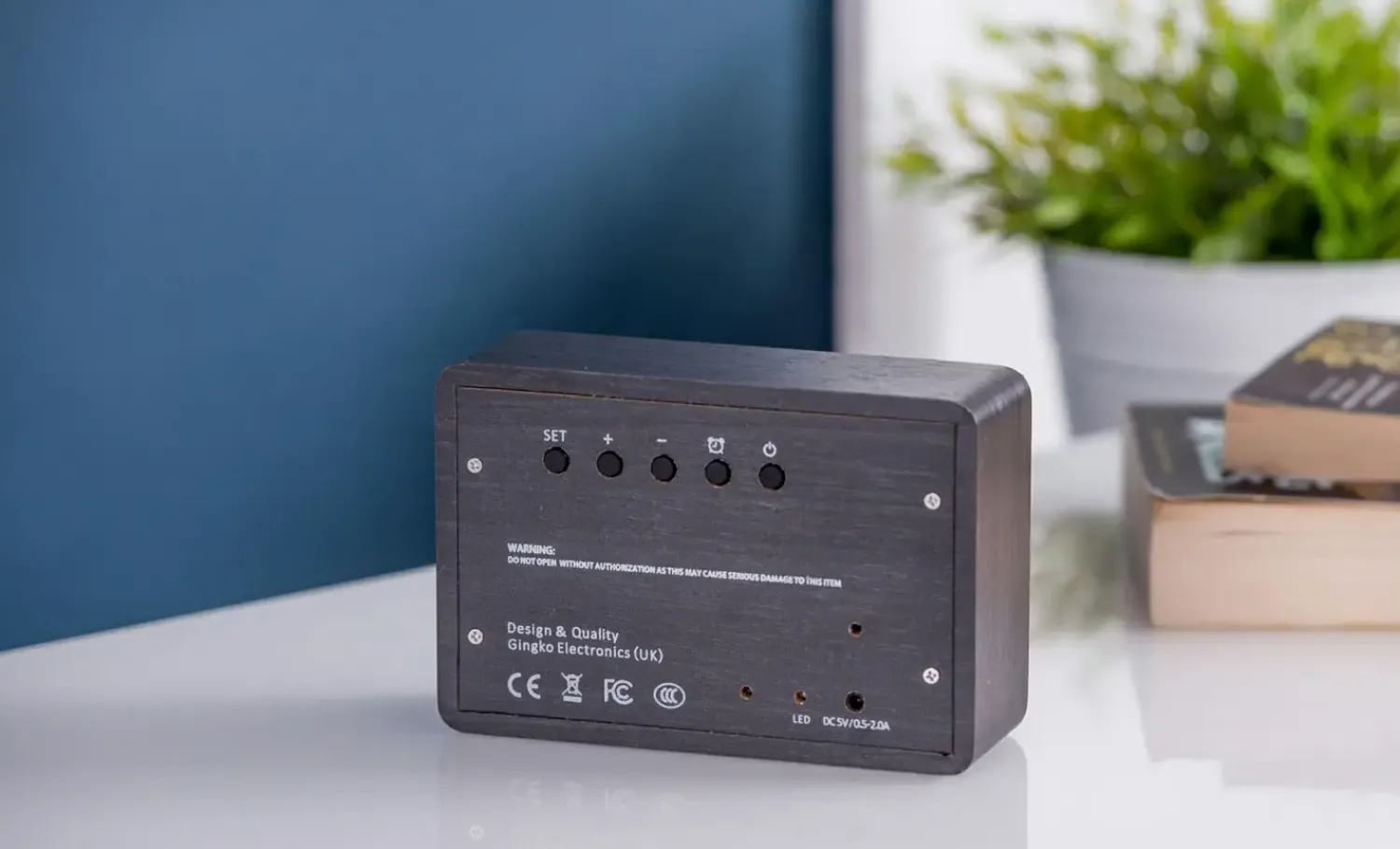 Outlet Gingko - Brick Click Clock Black / White LED