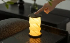Best Gingko - Hexagon Twist Bordlampe - Mini - Walnut Drift - H14 cm