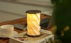 Best Gingko - Hexagon Twist Bordlampe - Mini - Walnut Drift - H14 cm