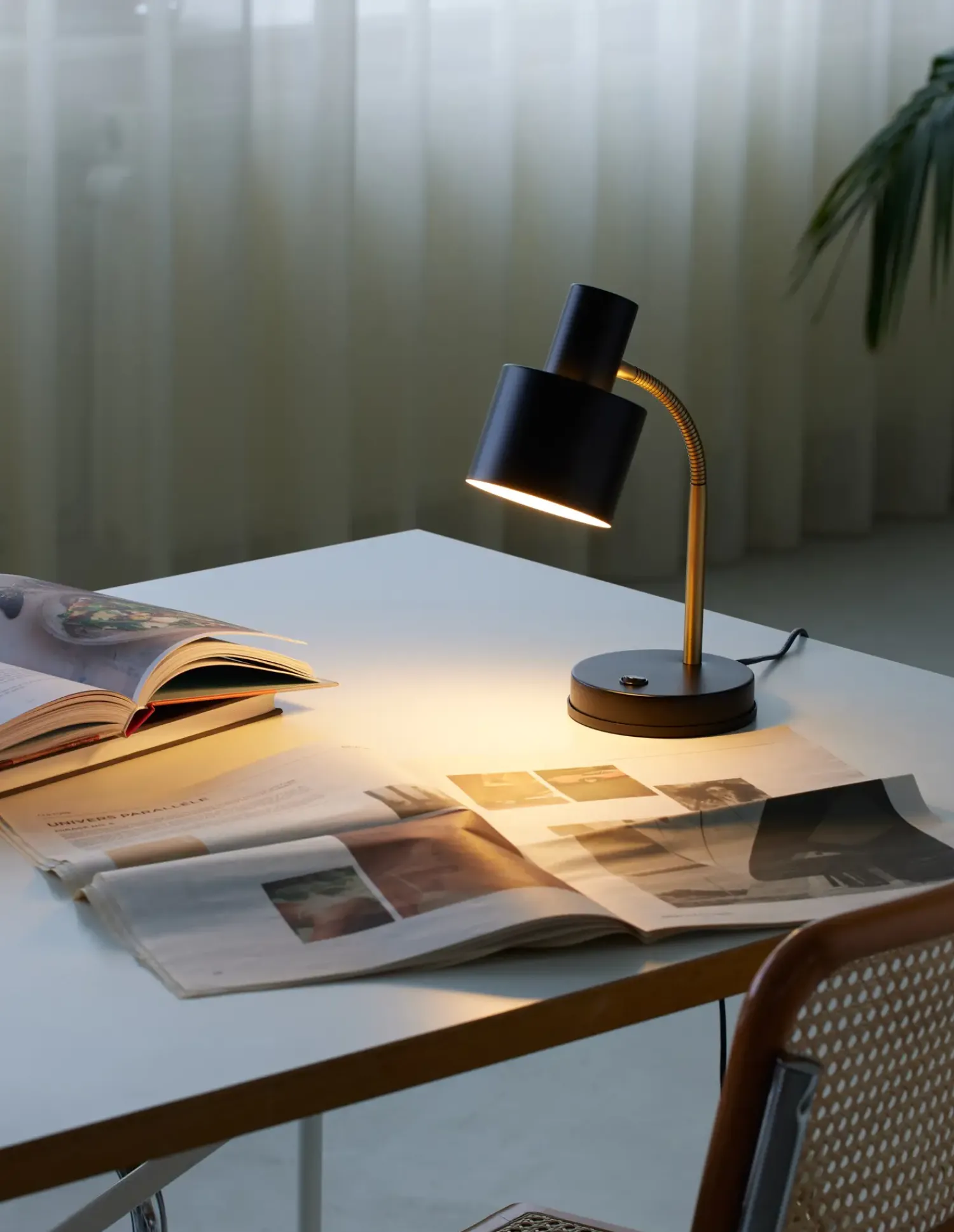 New Halo Design Copenhagen - Bordlampe - Vogue - Sort