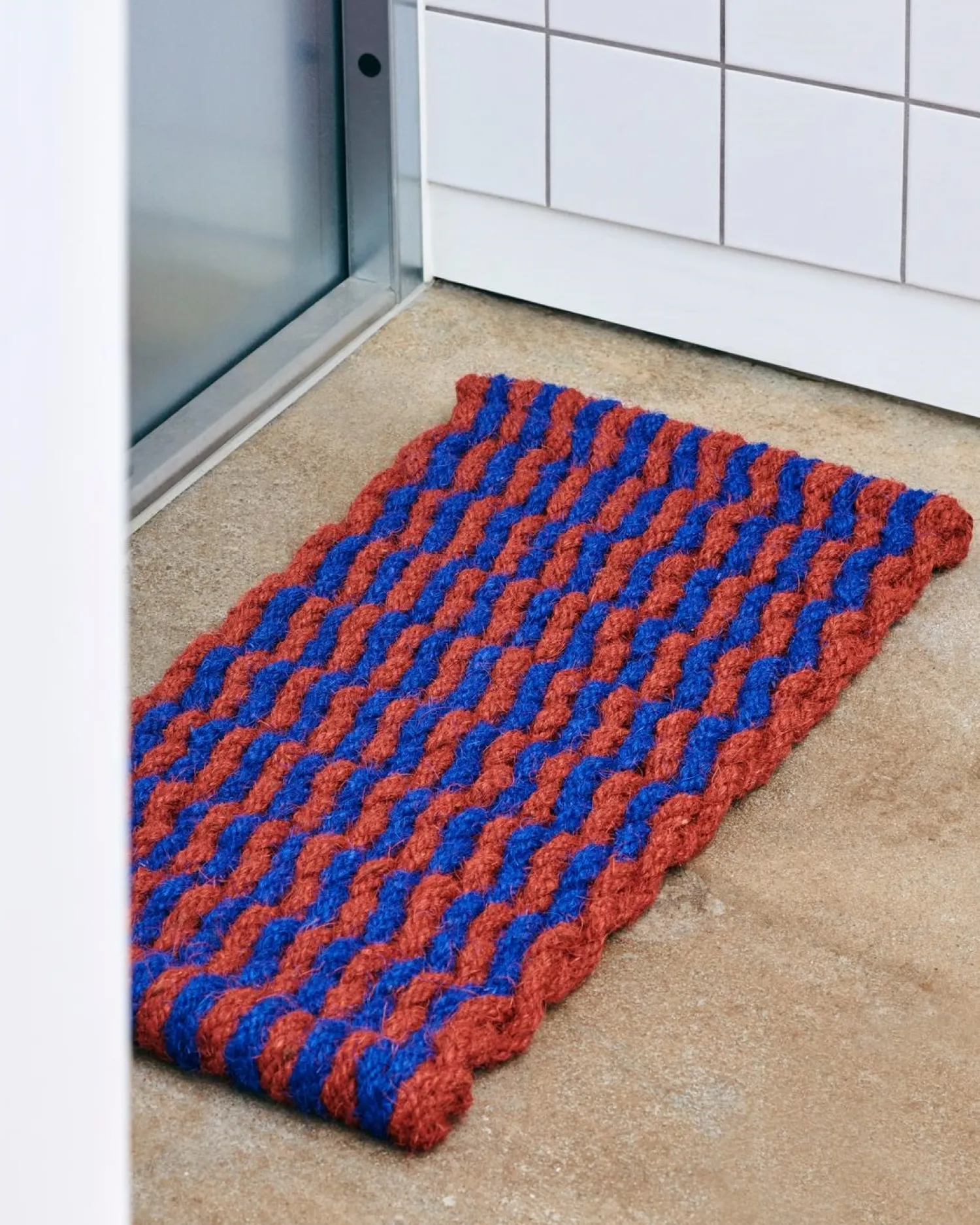 Discount Hay - Coco dørmåtte - Stripe Wave - Brown & Navy - 40x80 cm