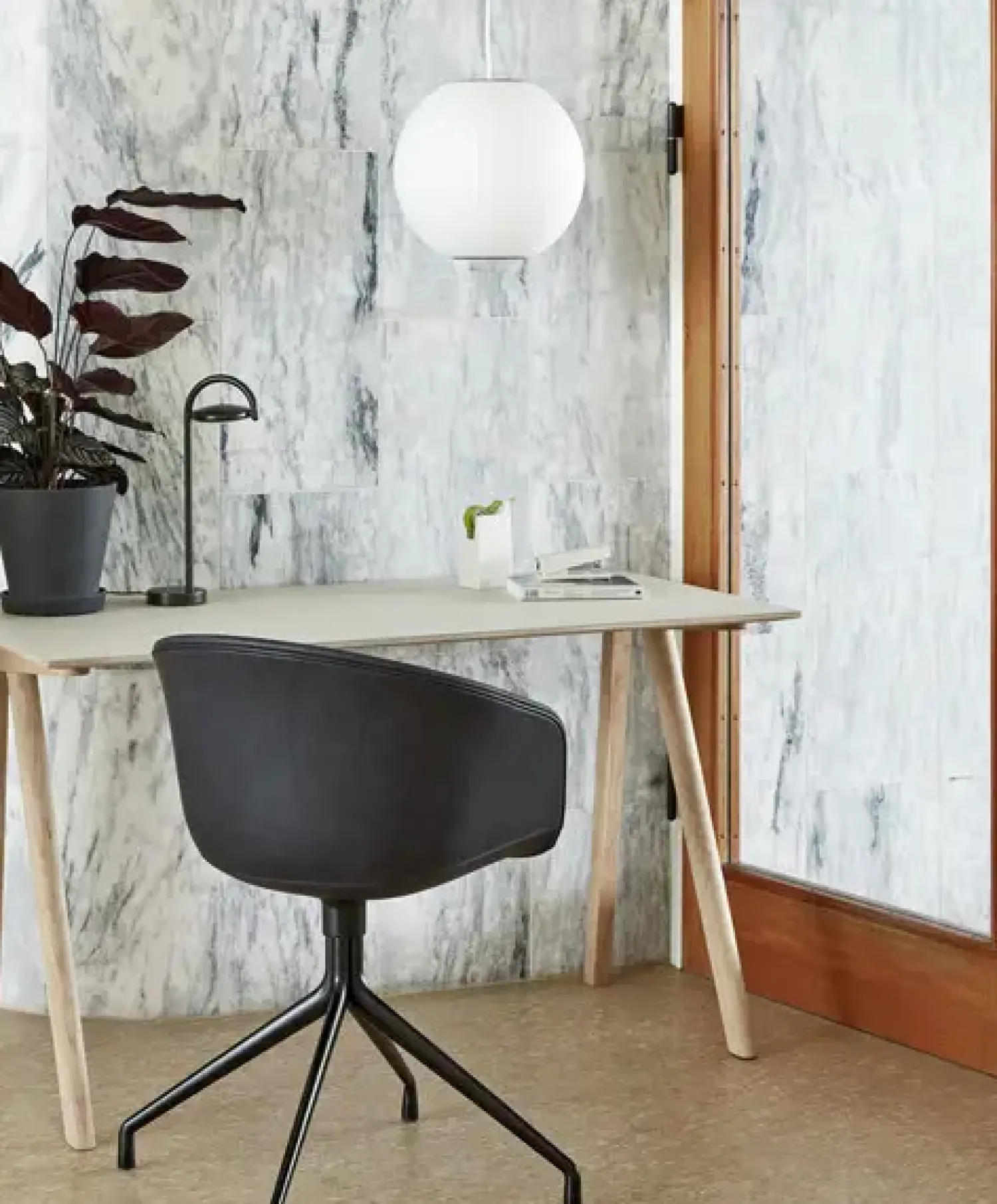 New Hay - Marselis bordlampe - Sort