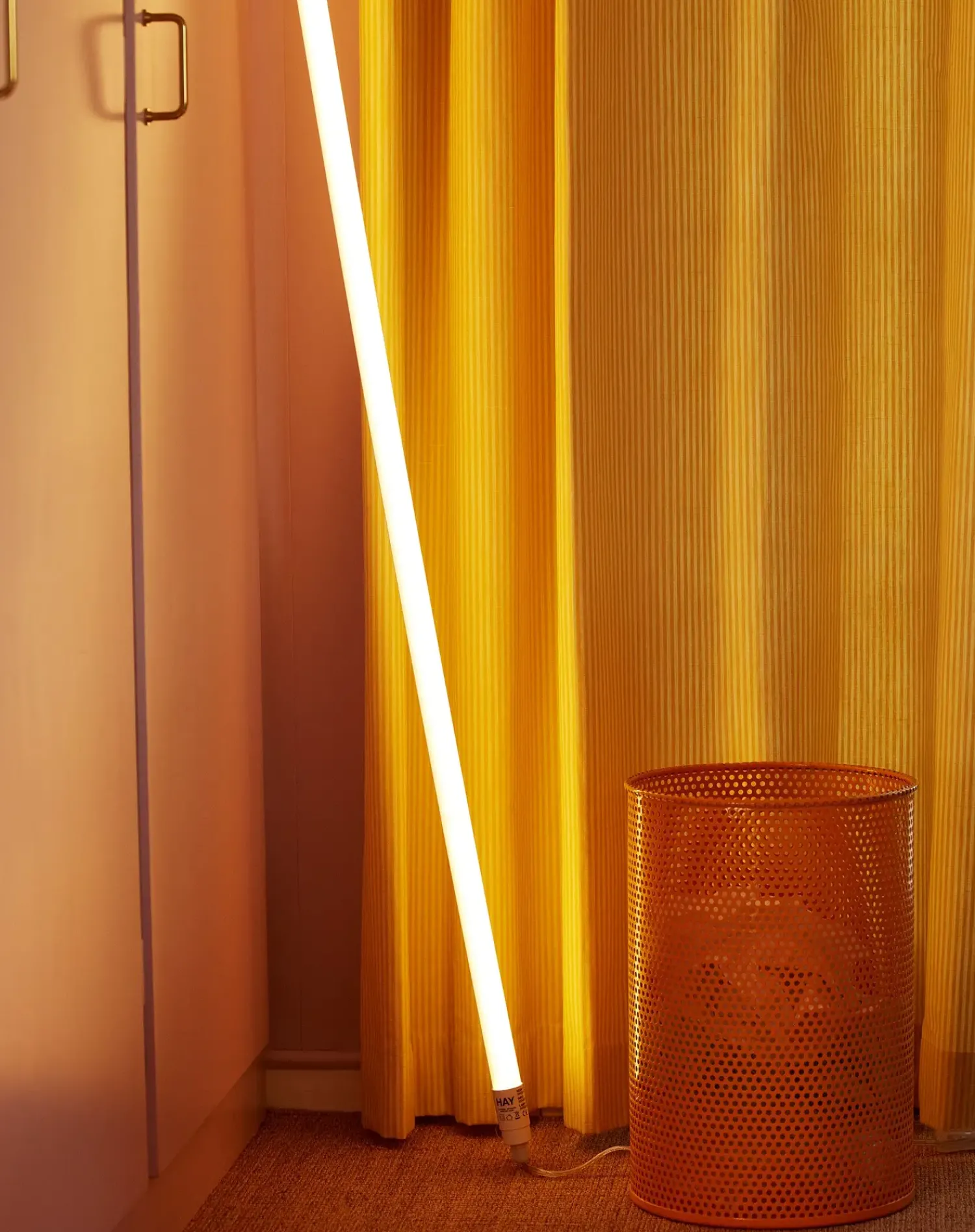 Best Hay - Neon Tube LED - Gul - Neonrør - 150 cm