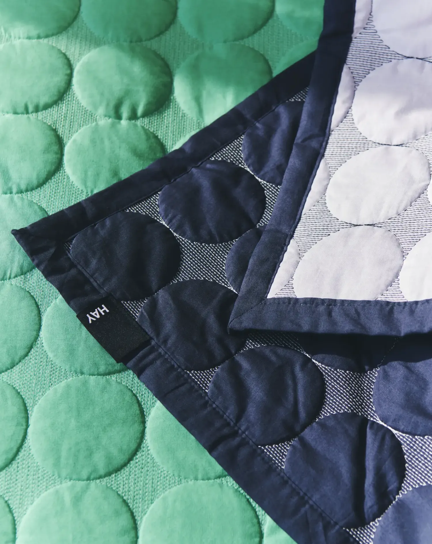 Clearance Hay - Sengetæppe - Mega Dot - Organic - Midnight Blue - 235x245