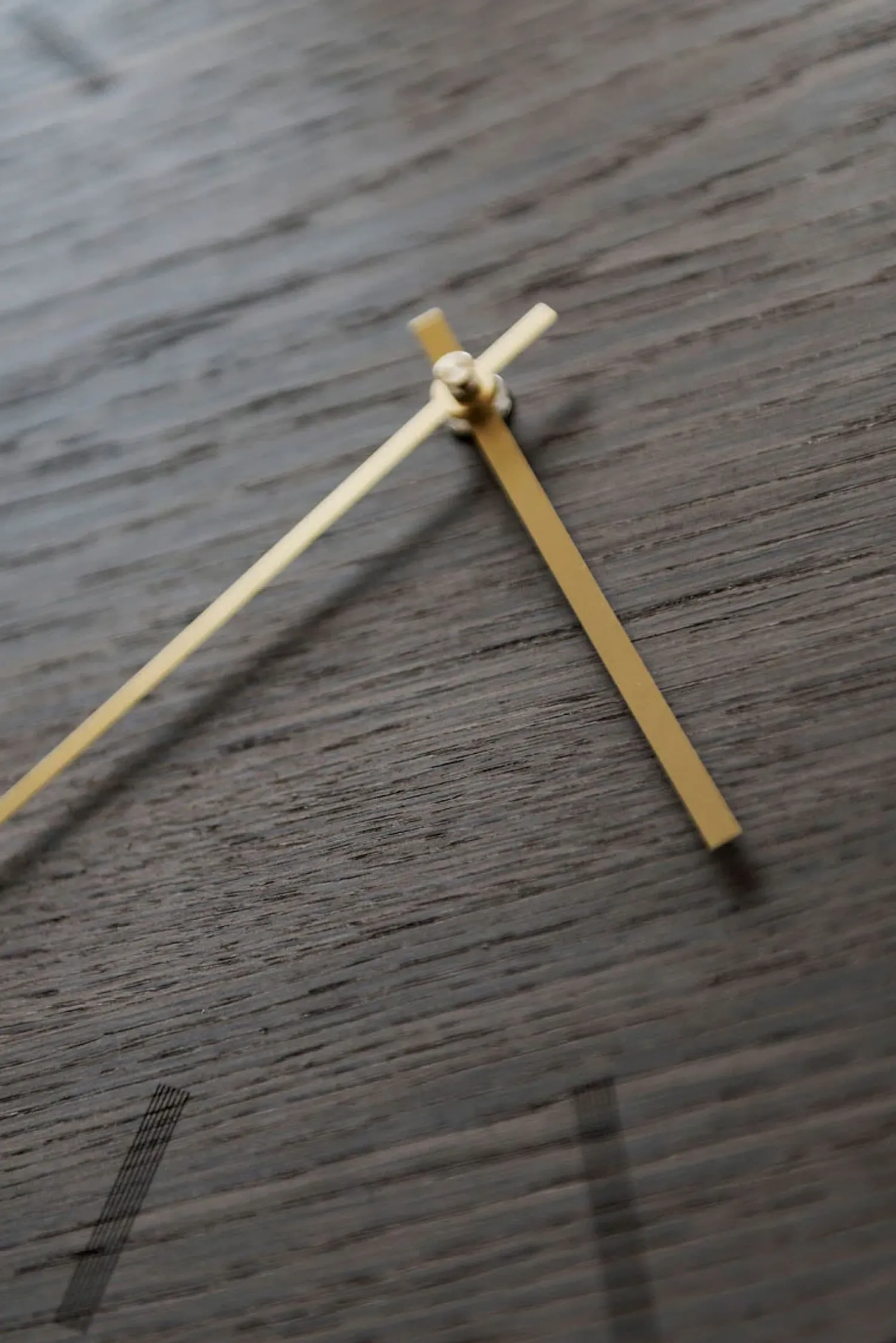 Discount Hemverk - Vægur - Dark Oak - Mørk Eg/Guld - Ø28 cm