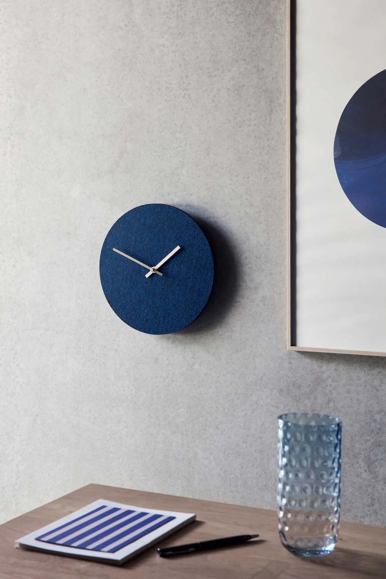 Best Hemverk - Vægur - Felt Mørkeblå - Ø28 cm - Kobber visere