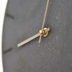 Outlet Hemverk - Vægur - Gunpowder - Sort/Guld - Ø28 cm