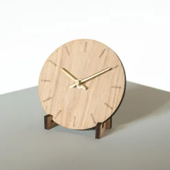 Best Hemverk - Vægur - Lys Eg - Ø12 cm - Guld visere