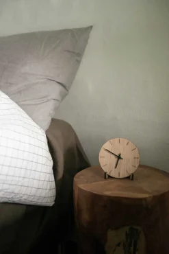 Discount Hemverk - Vægur - Lys Eg - Ø12 cm - Sorte visere