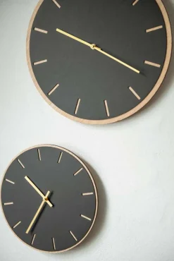 Best Hemverk - Vægur - Lys Eg/Sort - Guld visere - Ø38 cm