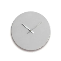 Outlet Hemverk - Vægur - Shape - Lys grå - Sølv visere - Ø38 cm