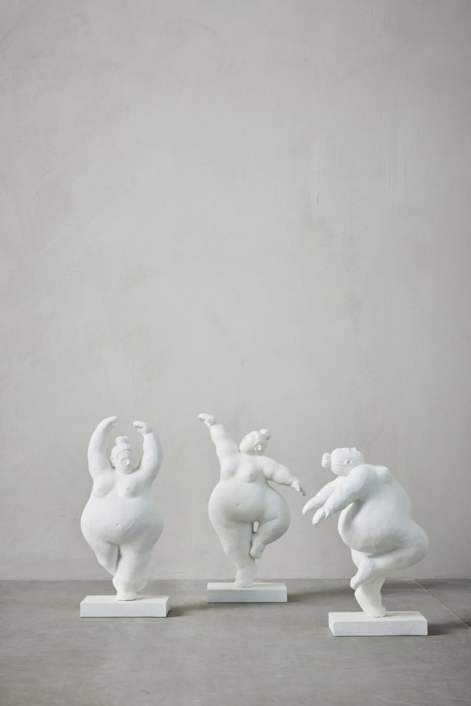 Clearance Lene Bjerre - Serafina kvinde figur H28 cm. hvid