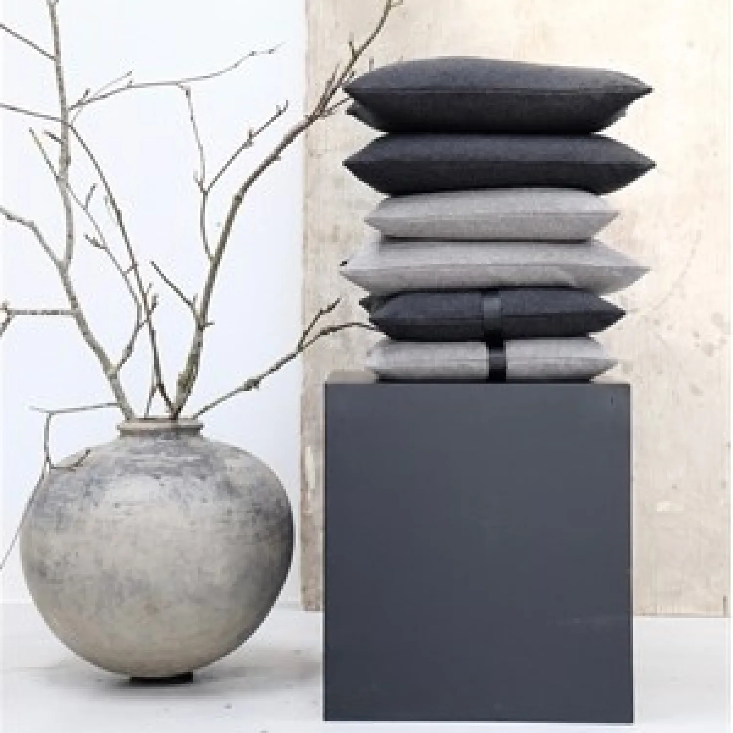 Best Louise Smærup - Pude Boule - Black (50x50 cm)