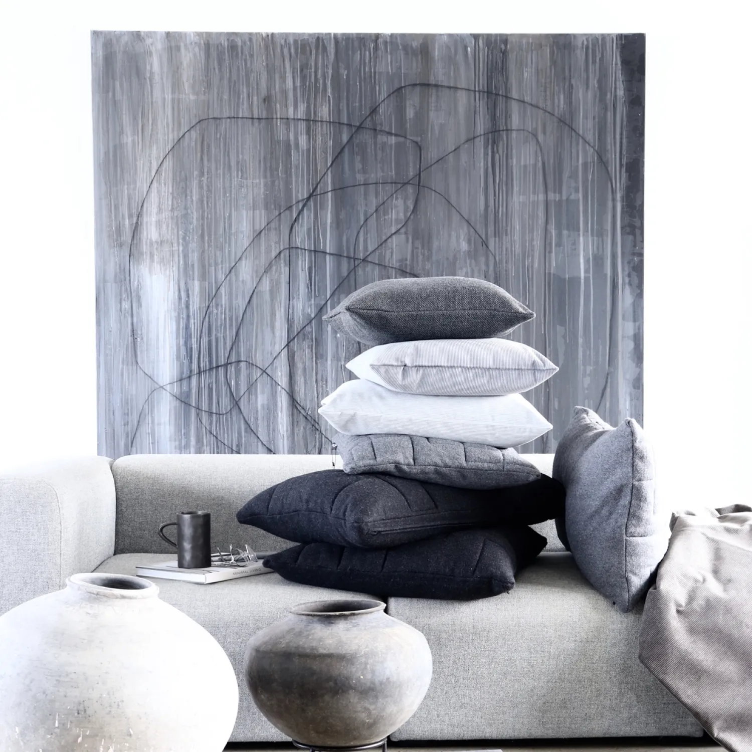 Louise Smærup - Pude i fløjl m. strop - Taupe - 50x80 cm