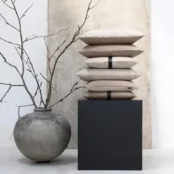 Discount Louise Smærup - Pude Phobos - Dark Sand (40x60 cm)