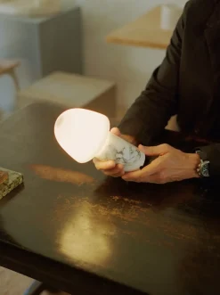 Sale Made by Hand - Bordlampe - FUSE Trådløs - Marmor