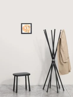 Addinterior Møbel Copenhagen - COAT stumtjener i sort lakeret ask