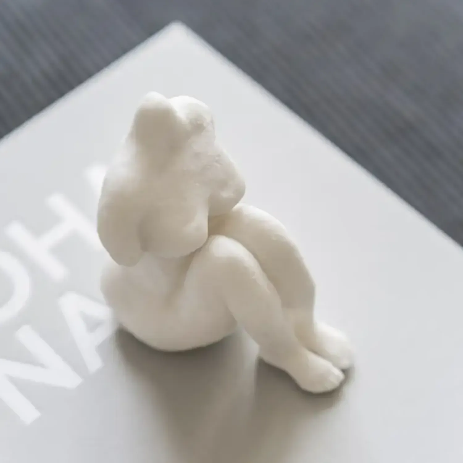 New Mette Ditmer - ART PIECE Sitting Woman - Off-white