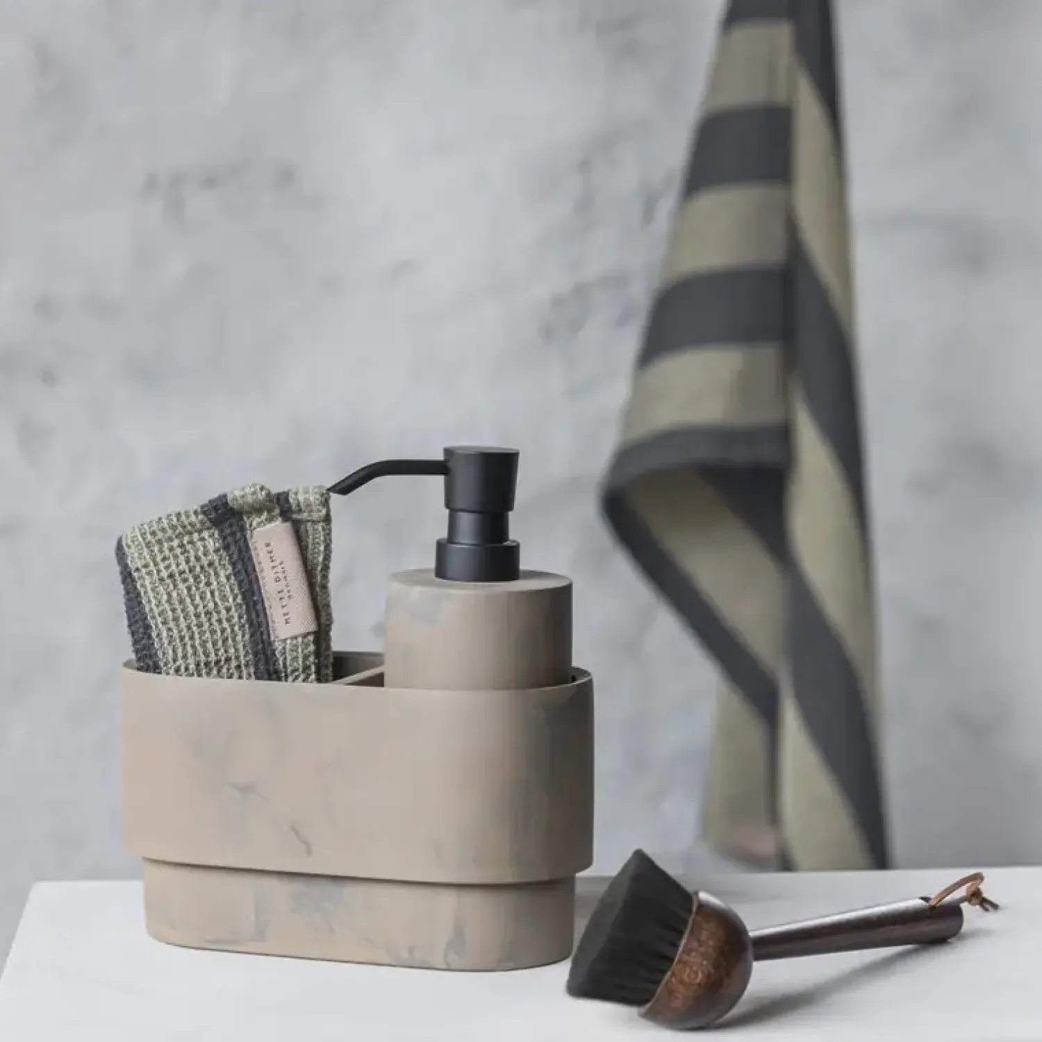 New Mette Ditmer - ATTITUDE dispenser (høj) - Ochre