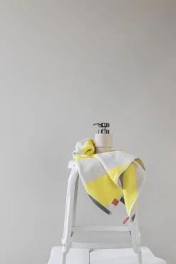 Outlet Mette Ditmer - DIAGONAL bath towel - Yellow