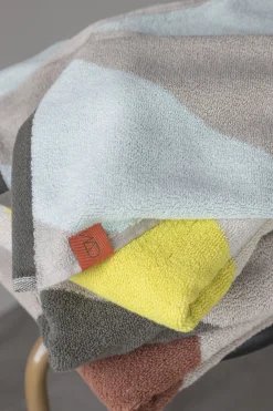 Outlet Mette Ditmer - DIAGONAL bath towel - Yellow