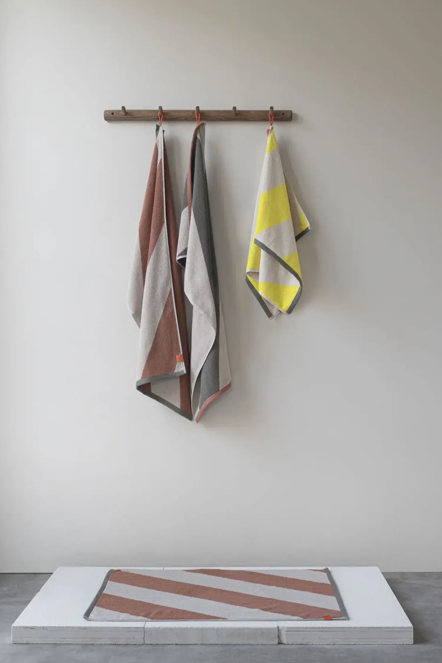 New Mette Ditmer - DIAGONAL guest towel, 2-pack - Yellow